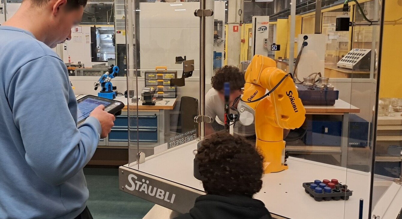 L’équipe du lycée Couffignal à la manœuvre lors du Val Robot Challenge